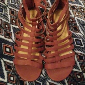 Violet Cranberry Wedge Size 8